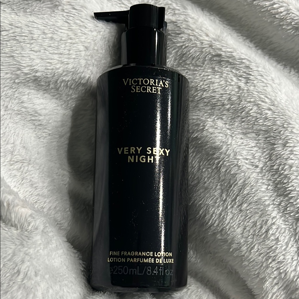 Victoria's Secret Very Sexy Night Lotion. 250ml. 8.4 fl oz. NWT